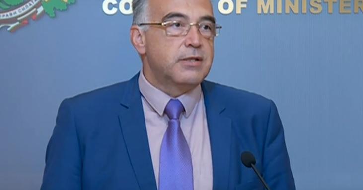 Служебният кабинет: Има опасност от война!